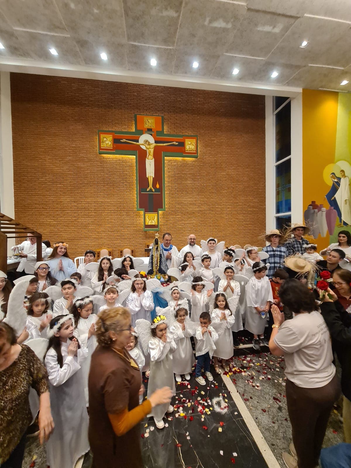 Uma noite de fé, emoção e devoção a Nossa Senhora Aparecida